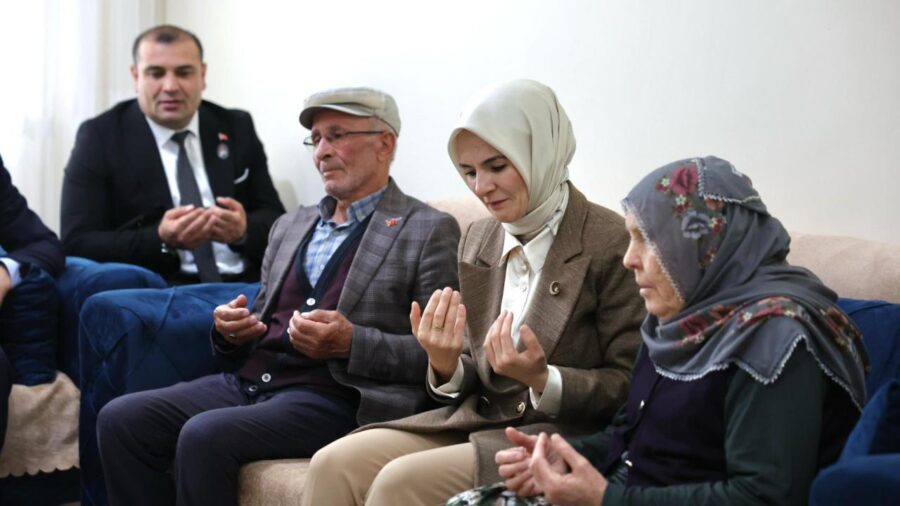 mahinur ozdemir goktasaa 2356625 5UaZmf