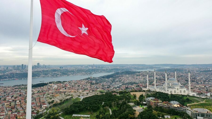 turkiyenin en buyuk bayragi camlica tepesi aa 1566744 eX5j6W