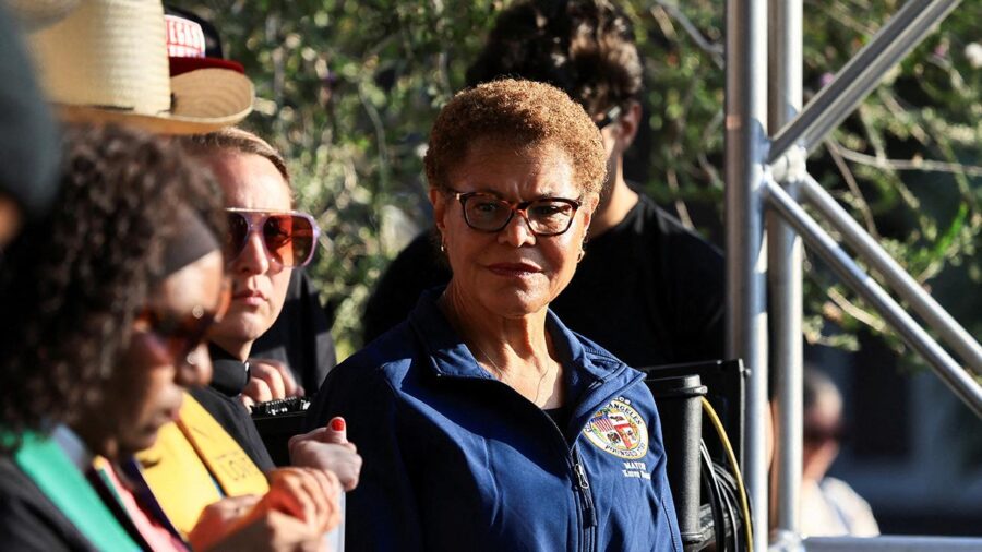 karen bass 2369931 Nb3NQX