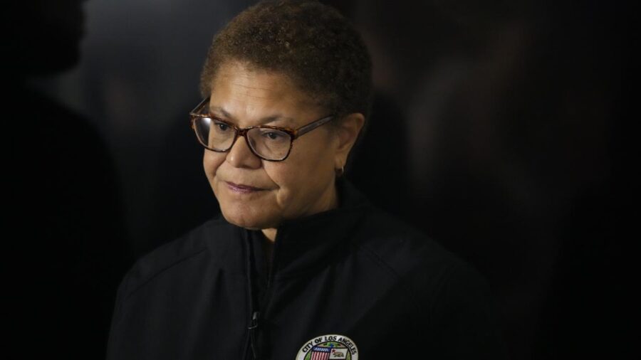 karen bass a 2369256 I8z3oc