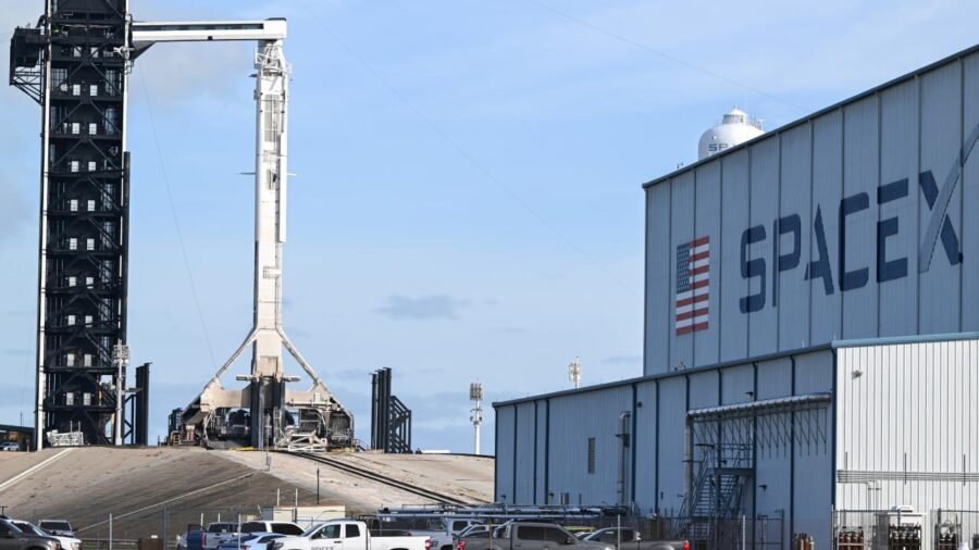 spacex falcon 9 roketi aa 2172388 1T5K0A