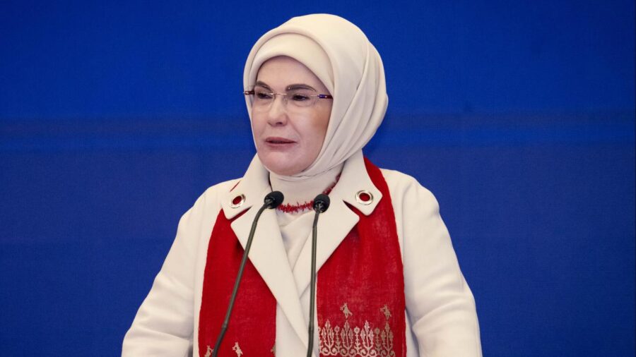 emine erdogan 2358220 AuNxym