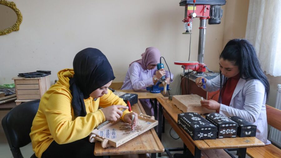 Aile Destek Merkezleri’nden bu yıl 60 bin kadın faydalandı aile destek merkezleri aa 1945635 Z4nuoU