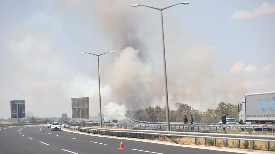 Kırklareli’nde ağaçlık alanda yangın: Otoyol trafiğe kapatıldı otoyol yangin aa 2386005 O33Exv