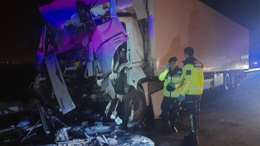 Arızalanan tur otobüsüne tır çarptı: Çok sayıda yaralı var kaza aa 2419024 3cIBaV