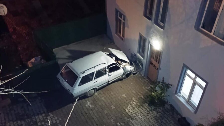 Kütahya’da evin duvarına çarpan otomobildeki kadın öldü trafik kazasi 2421828 grTkFy