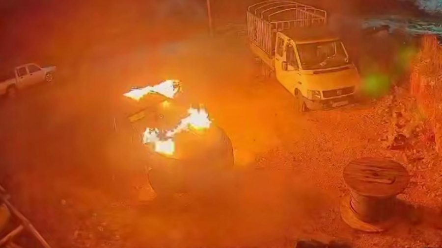 İşgalci İsrailliler, Batı Şeria’da Filistinlilere ait iki aracı ateşe verdi westbnk 2433736 NoNOIJ